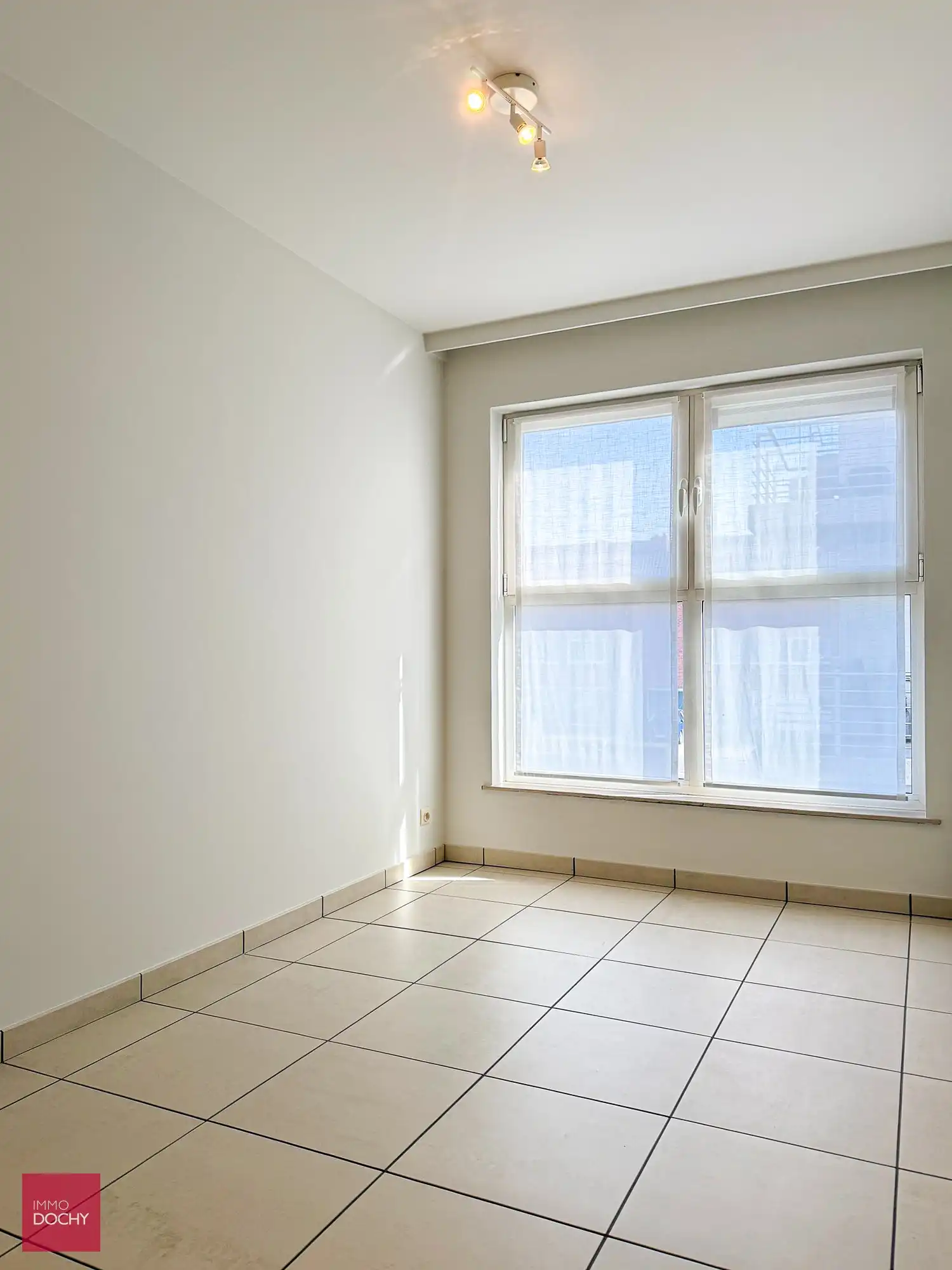 Volledig opgeschilderd ruim appartement op mooie ligging | Potegemstraat foto 8