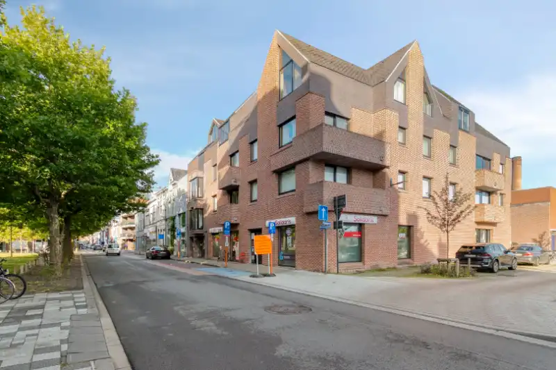 Roeselare- lichtrijk 2-slaapkamerappartement op toplocatie. foto {{pictureIndex}}
