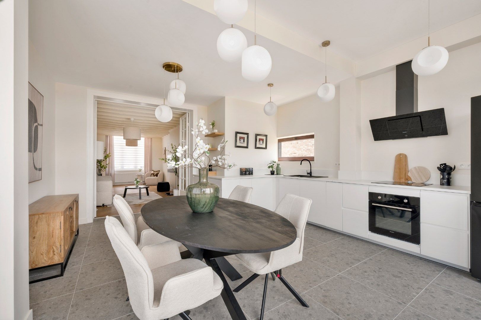 Kwalitatief gerenoveerde alleenstaande woning met 3 slaapkamers en zuidgerichte tuin in Wervik foto 4