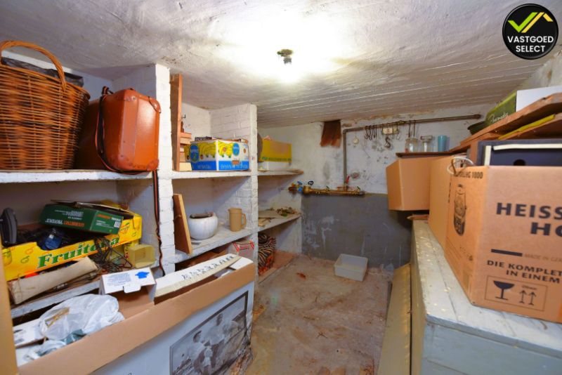 Te koop: Te renoveren kangeroewonen met 4 slaapkamers, badkamer en garage in het centrum van Maldegem – 376 m² perceel foto 5
