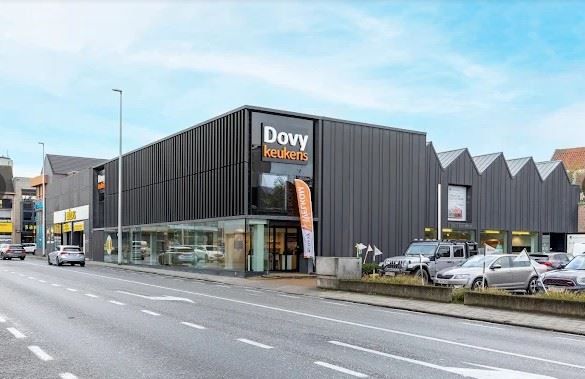 BAANWINKEL MET PARKING OP TOPLOCATIE foto 2