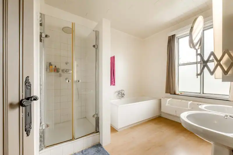 🏡 Unieke herenwoning te huur in het hart van Aarsele! foto 33