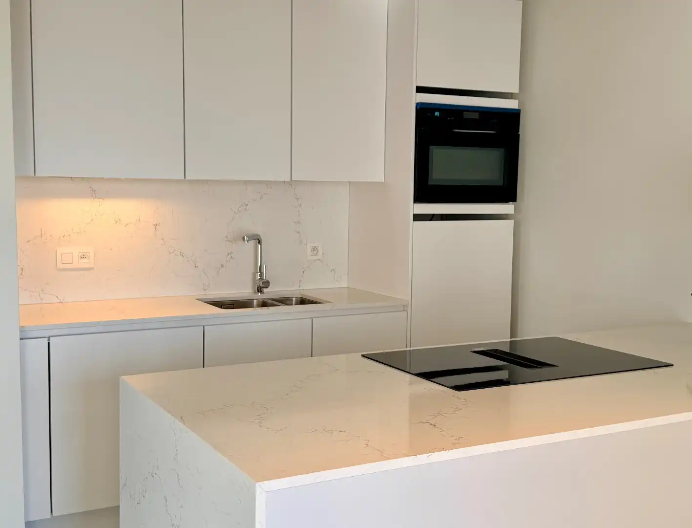 Hoekappartement met frontaal zeezicht! foto 2