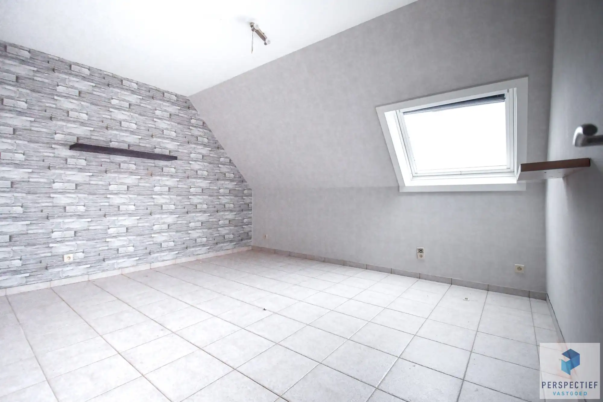 Opvallend ruime en lichtrijke villa met 5 slpks en grote tuin in een landelijke omgeving foto 11