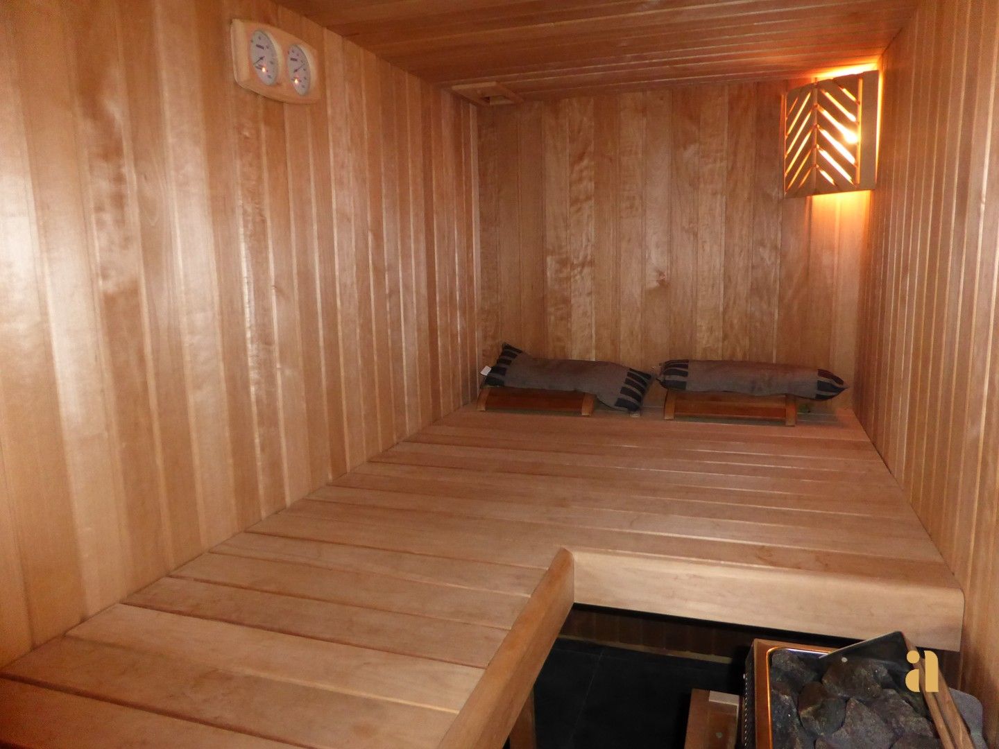 Stijlvol wonen met privé sauna foto 28