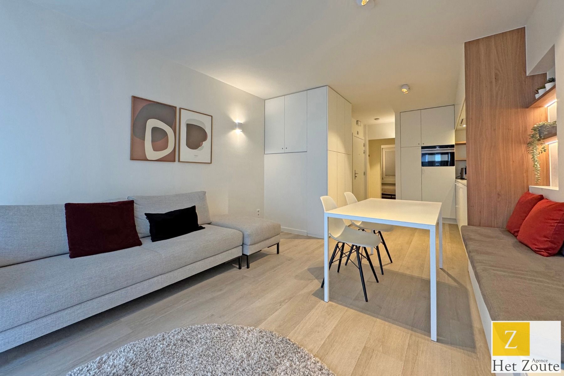 Charmant gerenoveerd appartement met zijdelings zeezicht foto {{pictureIndex}}