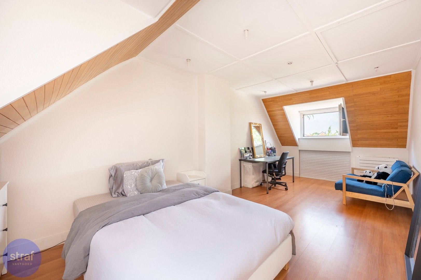 Enorme rijwoning met 6 slaapkamers én een zwembad foto 18