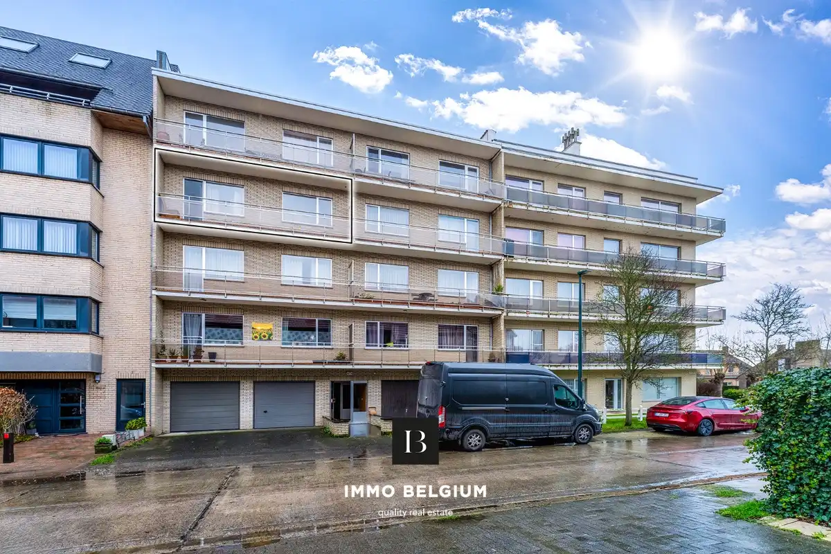 Ruim appartement met garage nabij het centrum foto {{pictureIndex}}