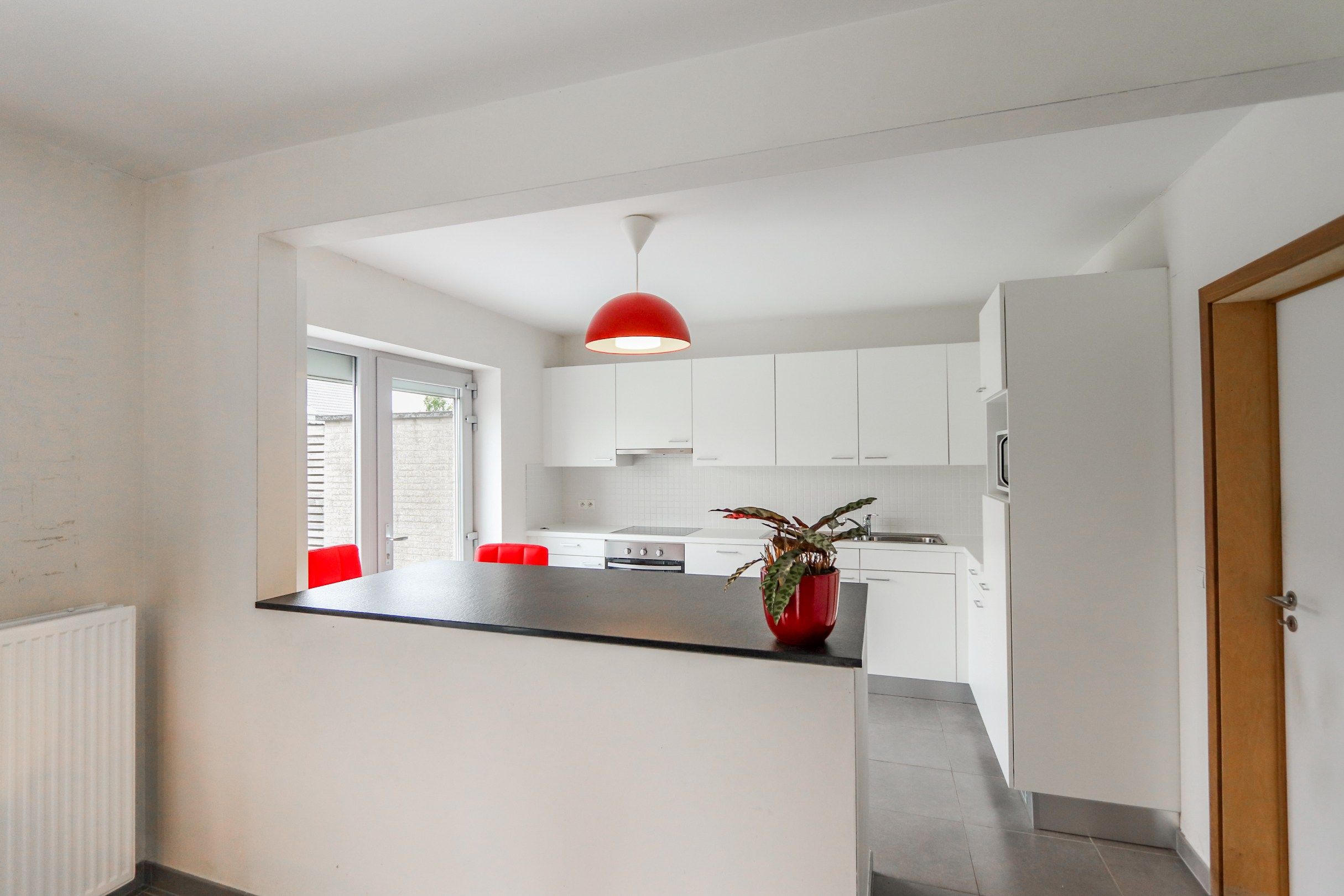 RECENTE GEZINSWONING MET TUIN EN GARAGE foto 10