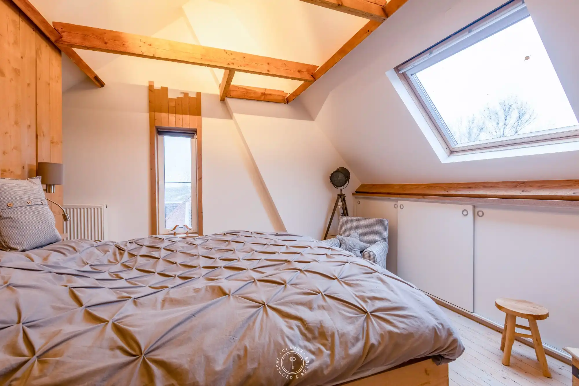 Charmante halfopen bebouwing met open zicht op achterliggende velden foto 17