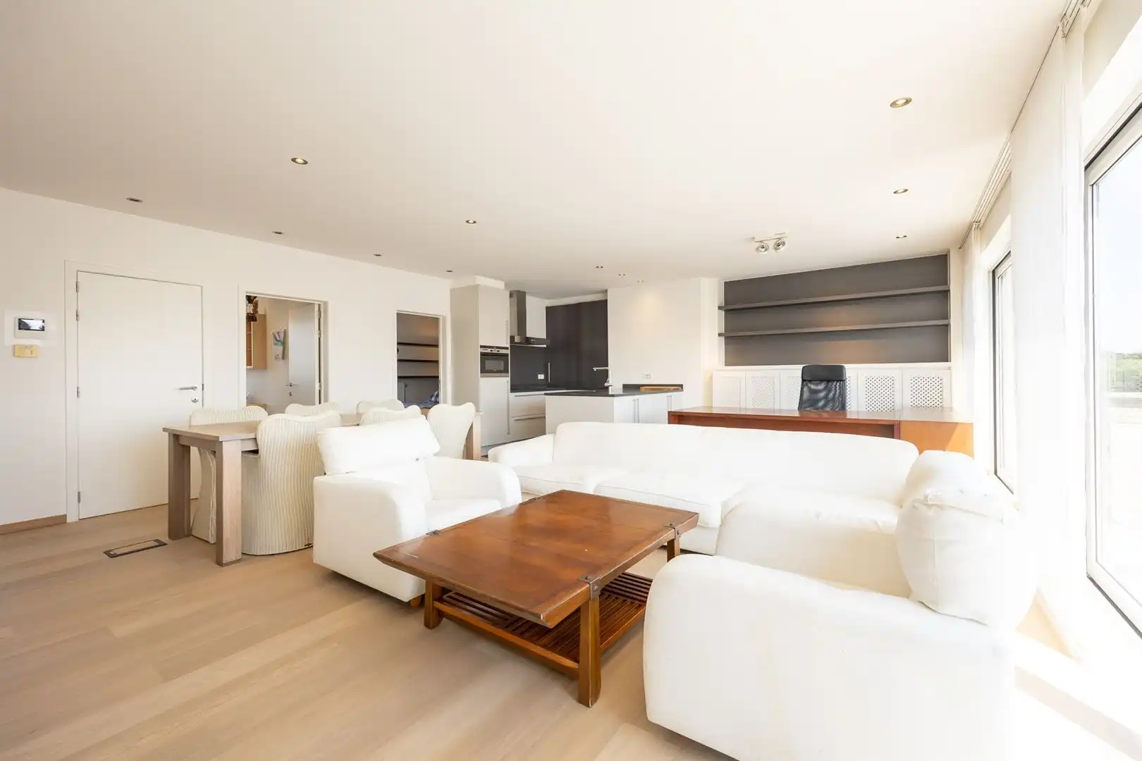 Penthouse met huge terassen in hartje Brasschaat foto 5