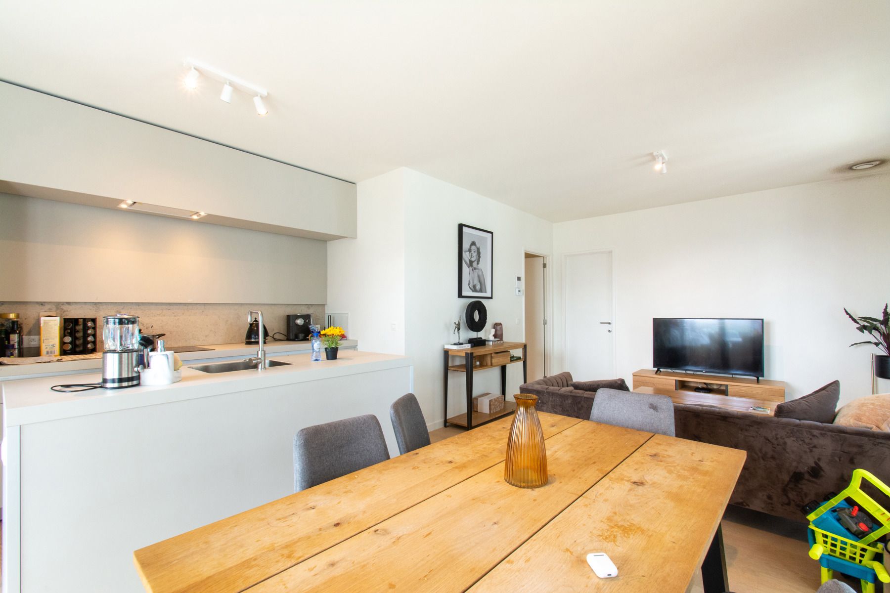 Gezelig lichtrijk gemeubeld 3 kamer appartement foto 4