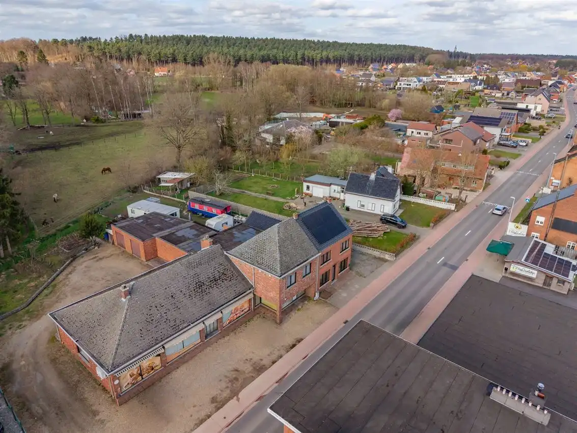 Handspand met ruime woonst en magazijn foto 20