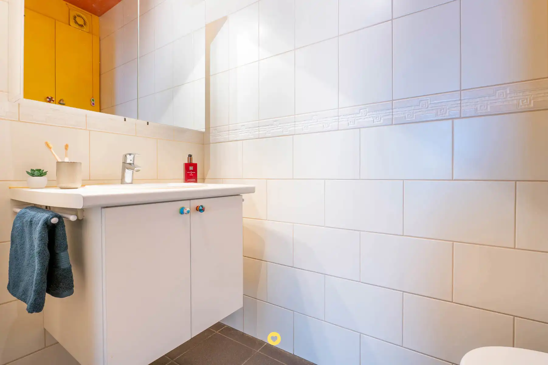 Gelijkvloers 1-slaapkamer app met private tuin en garagebox foto 9