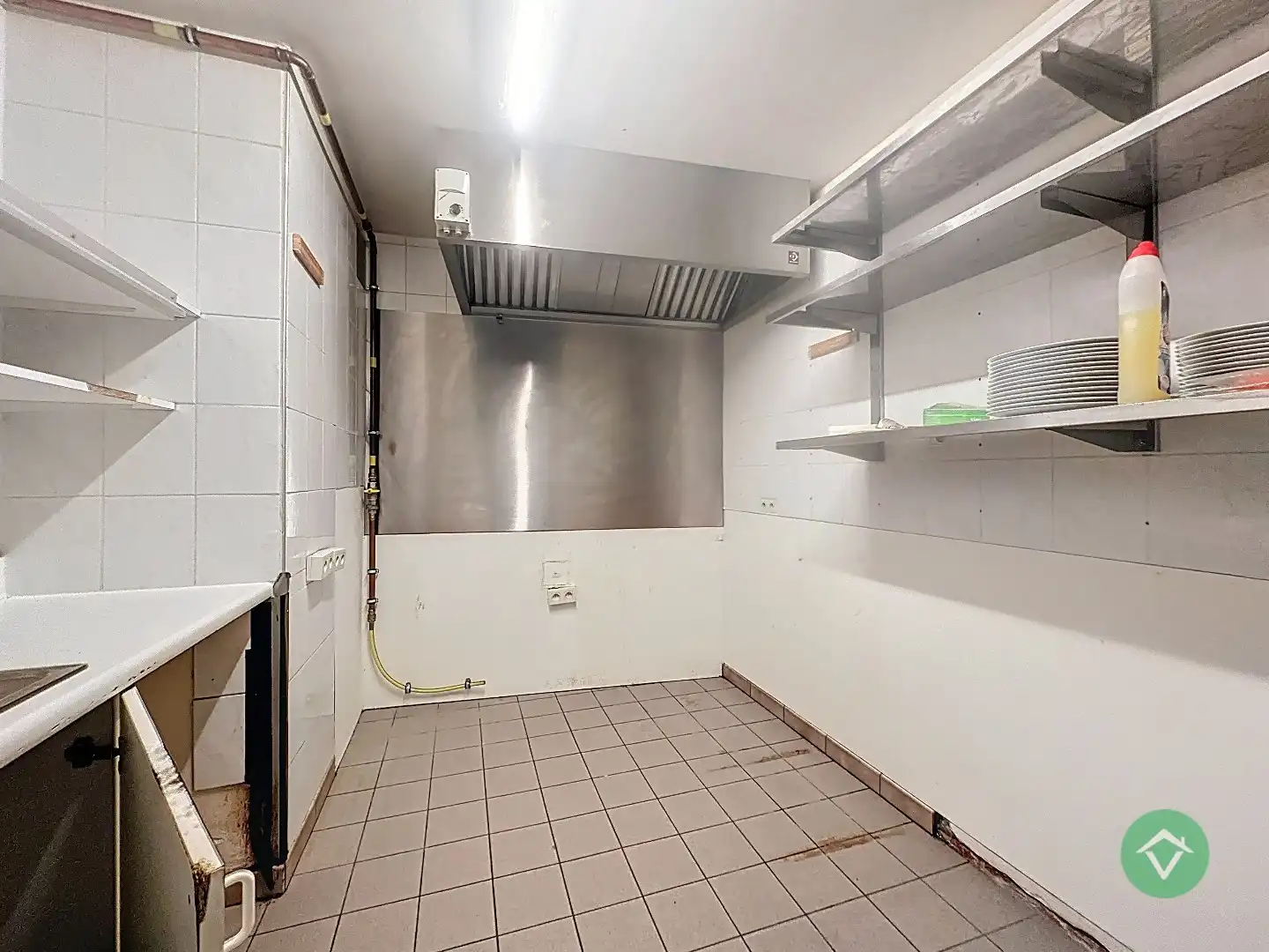 Centraal gelegen handelszaak, met tal van mogelijkheden, op de Markt van Torhout foto 17