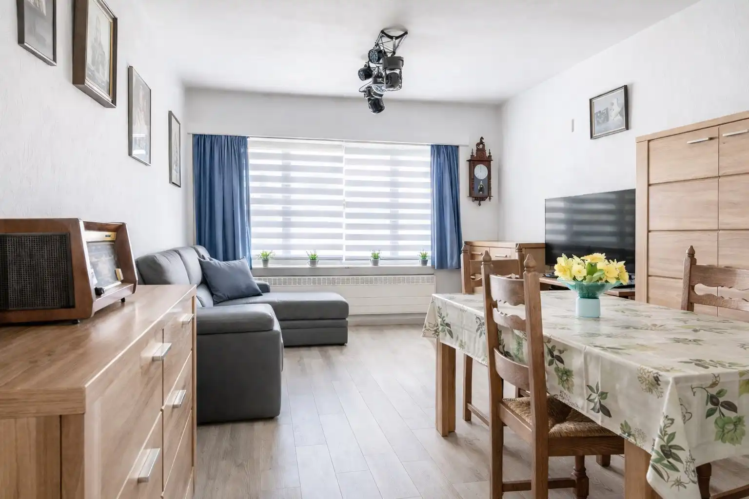 Appartement met kelderberging en garage foto {{pictureIndex}}