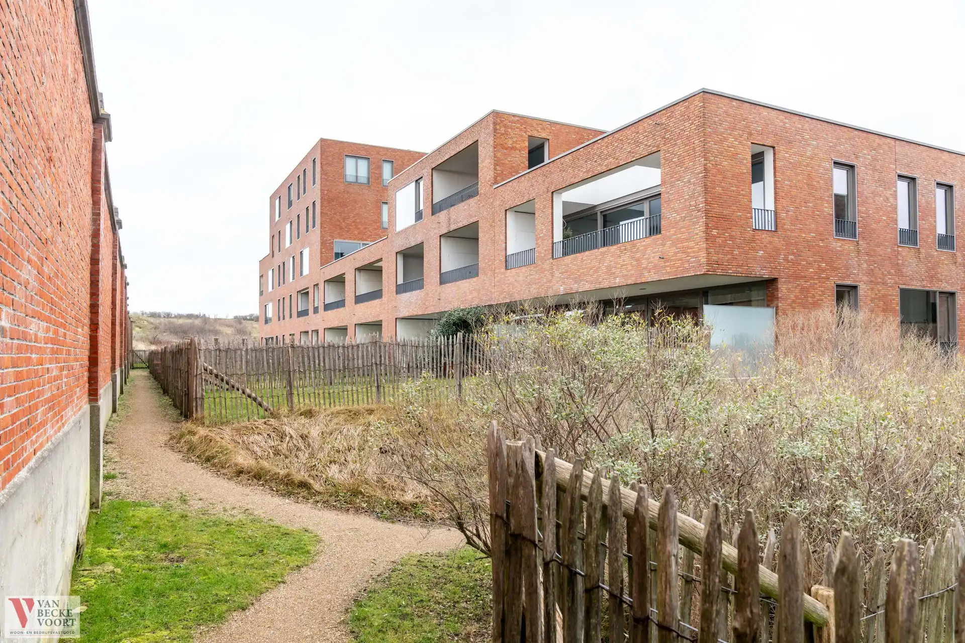 Gelijkvloers appartement op onevenaarbare locatie foto 18