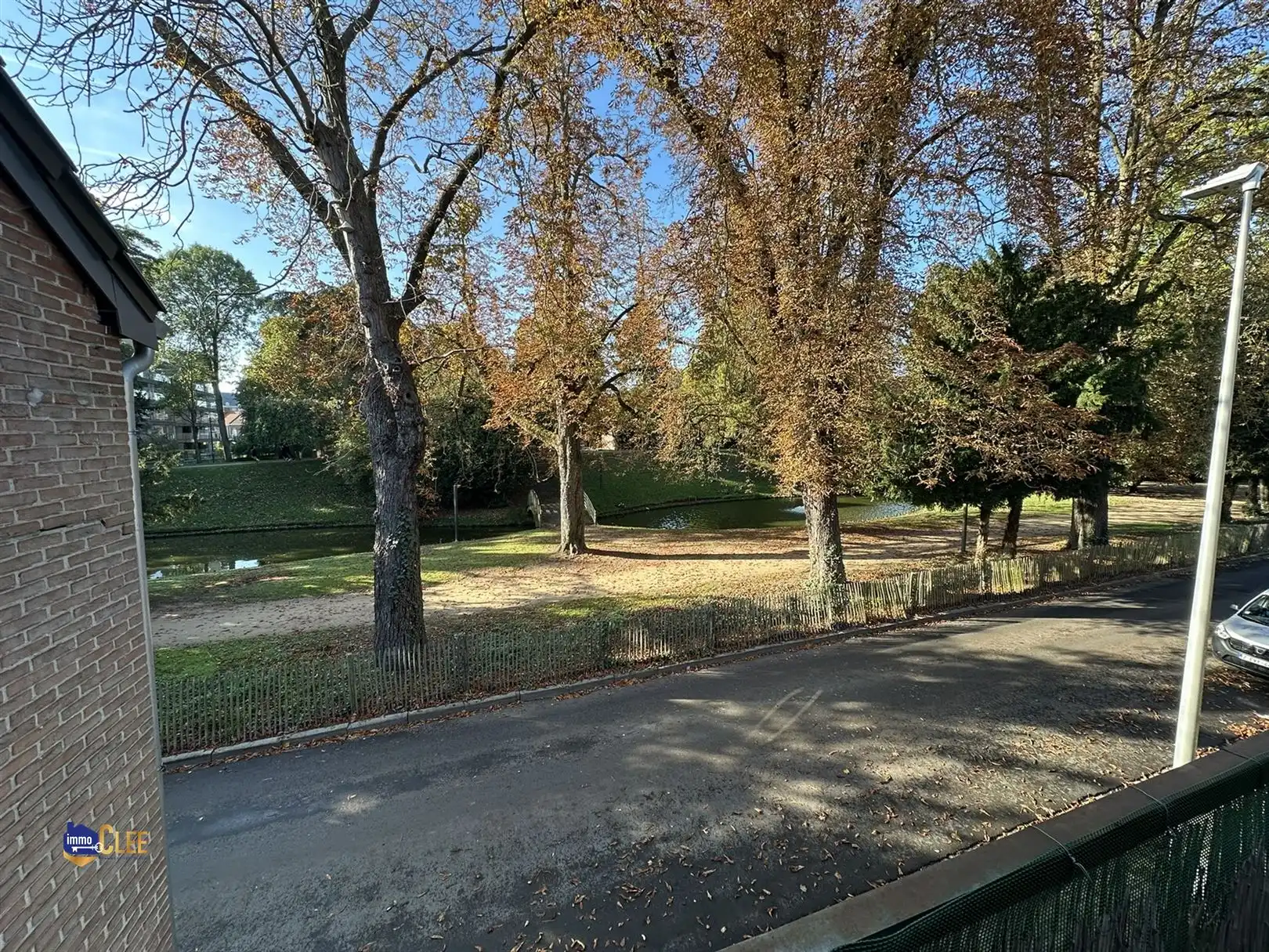 Ruime stadswoning met grote opslagruimte foto 10