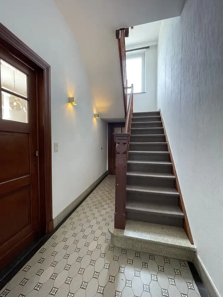 Unieke gerenoveerde woning met 5 slaapkamers en bureau foto 20