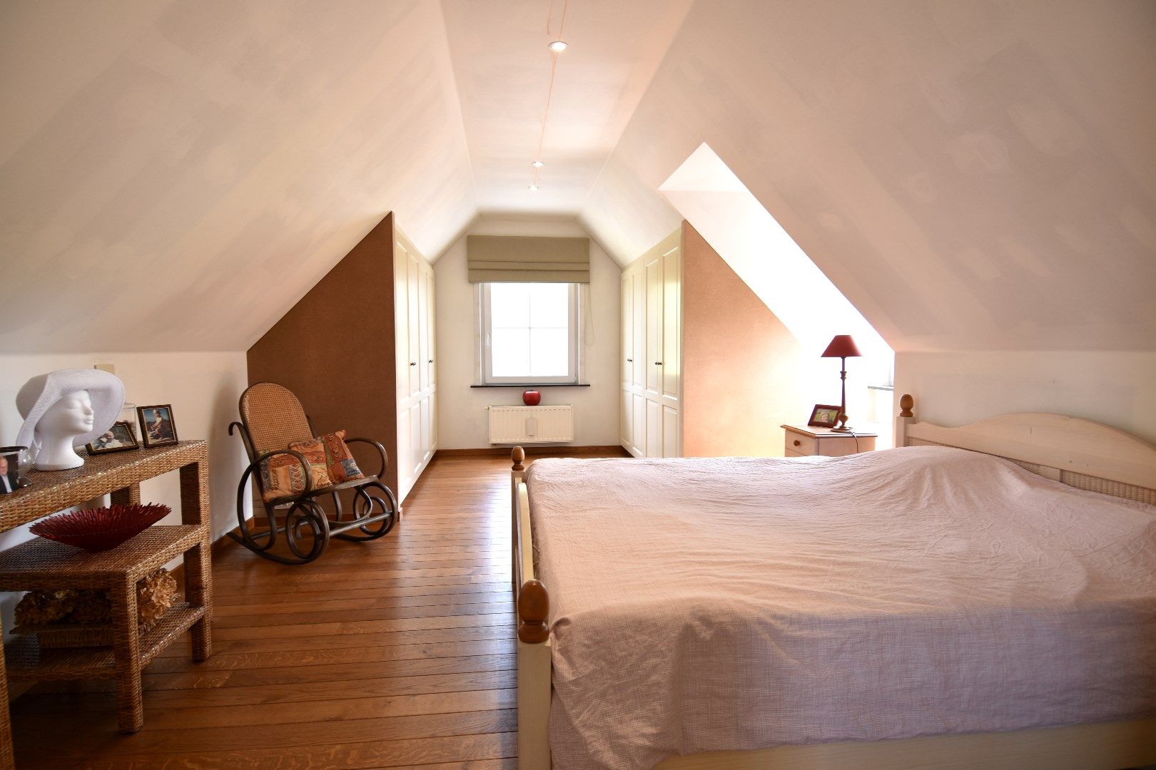 Exclusieve woning met 4 slaapkamers gelegen op een prachtig perceel van bijna 2.400 m² foto 10
