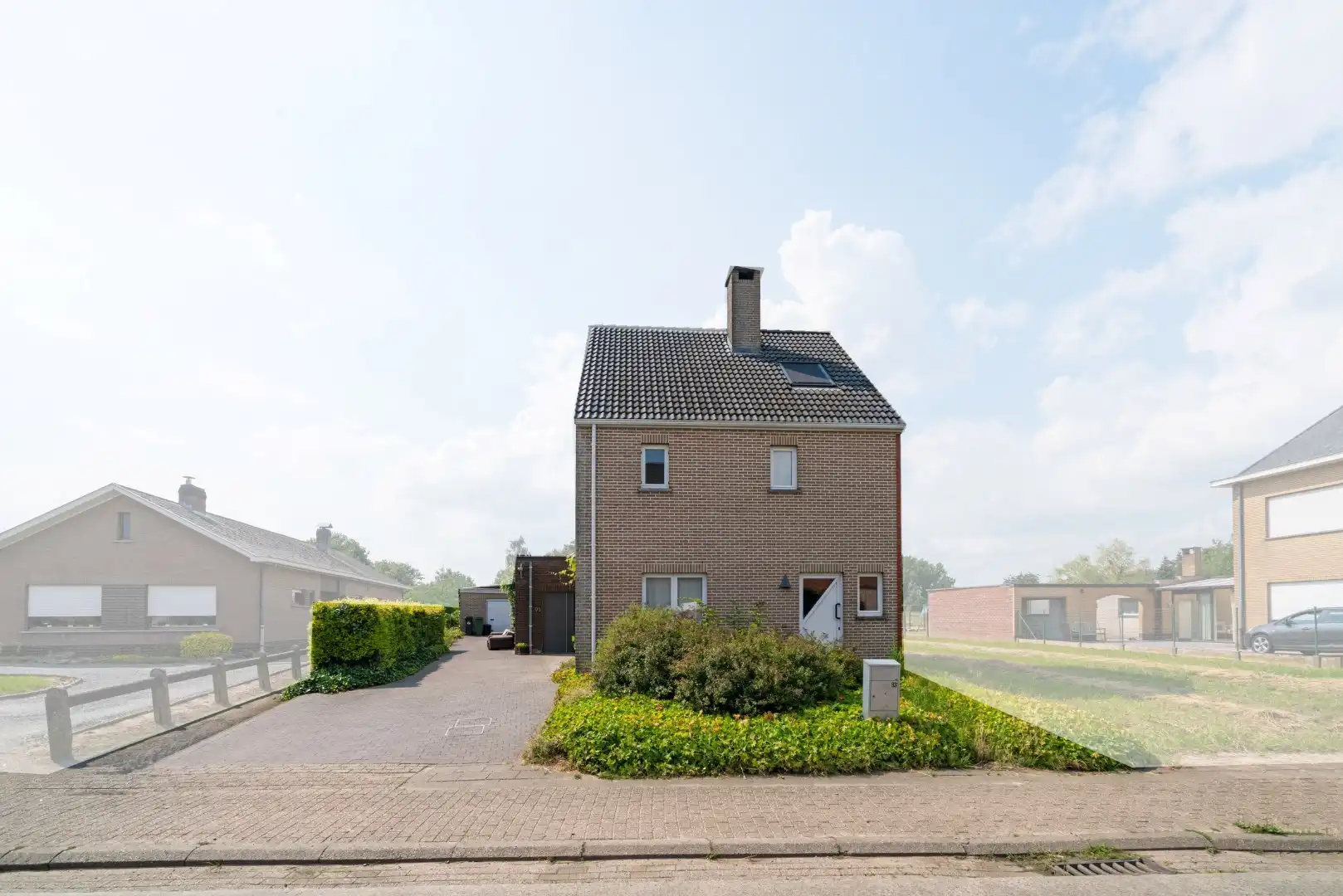 Half open bebouwing te Wanzele op 1636m² foto {{pictureIndex}}