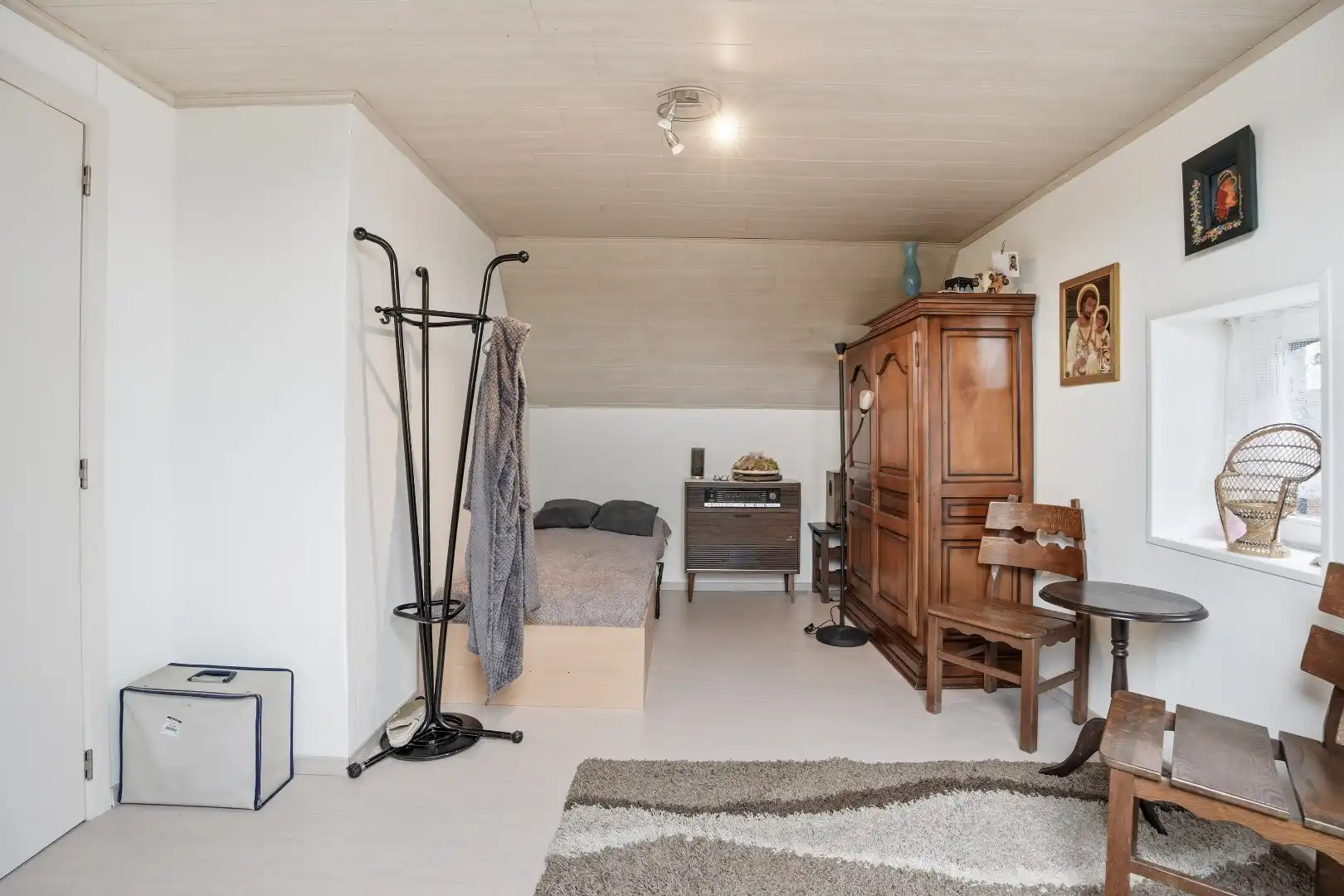Rustig gelegen, alleenstaande woning op ruim perceel van 2210 m² foto 9