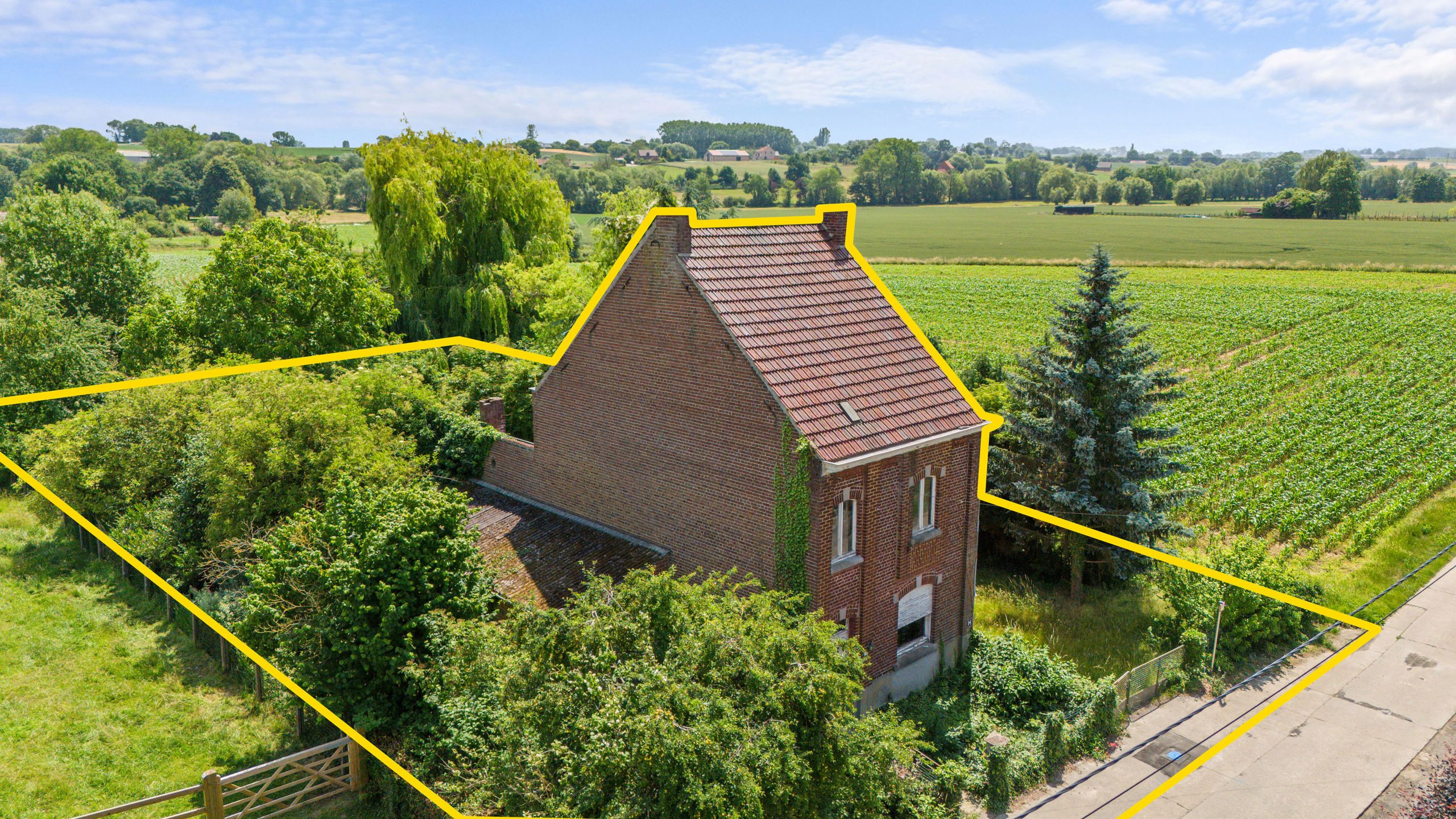 Mooie bouwgrond of projectgrond op 12a35 (+/-25m breed) foto 2
