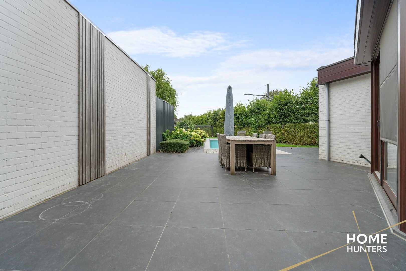 Ruime woning met 4 slaapkamers, een ruime zonnige tuin met verwarmd zwembad foto 8