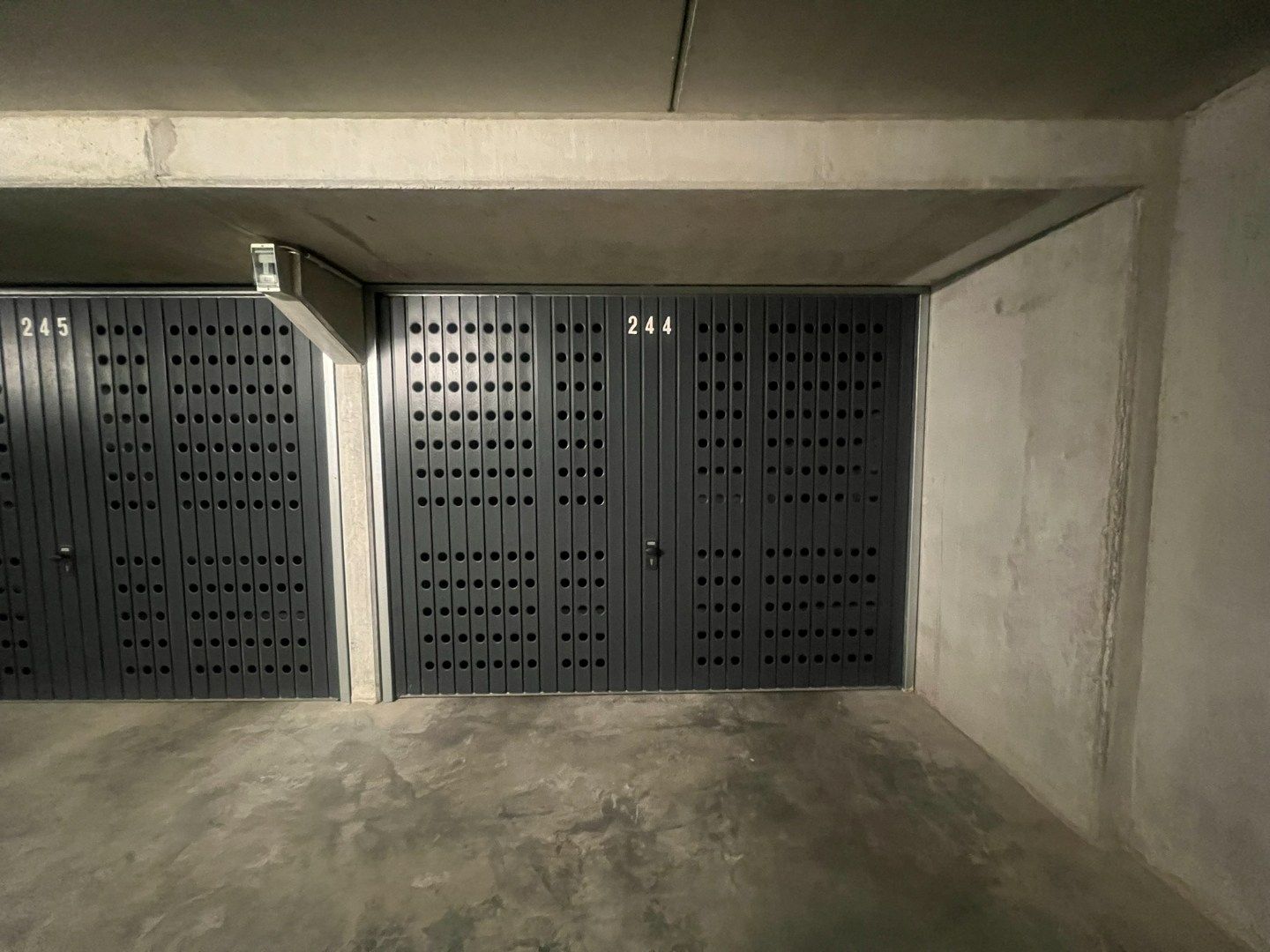 Gesloten garagebox centraal gelegen in het Zoute foto 4