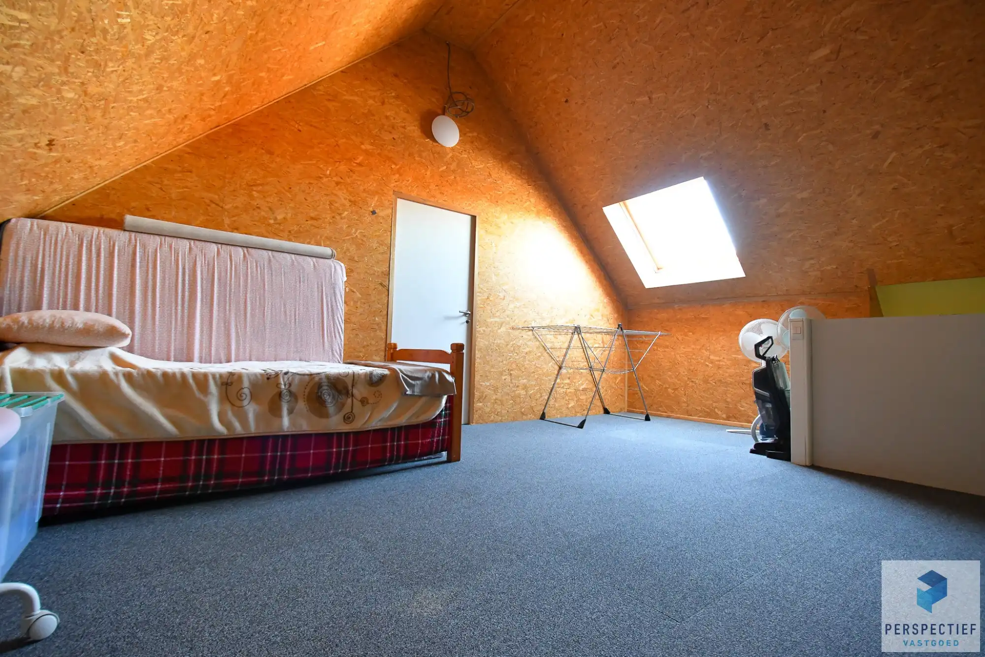 Handelsgelijkvloers en appartement te Adegem foto 14