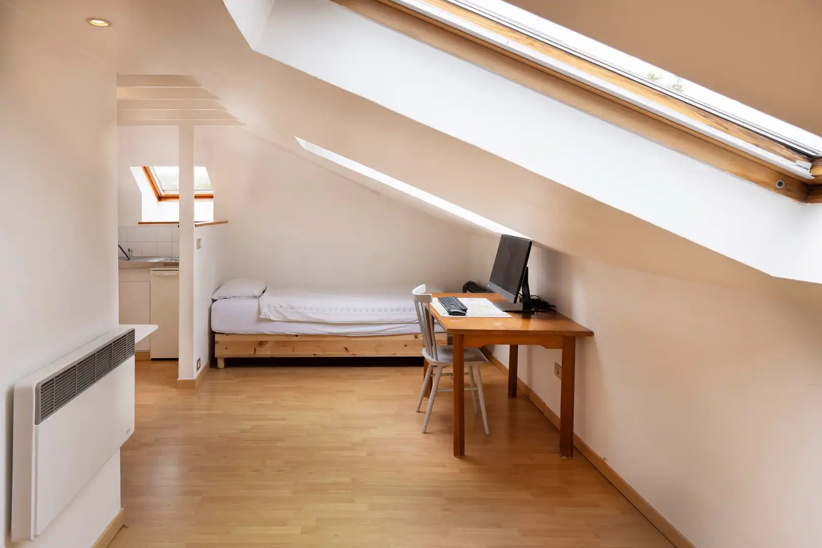 Zonovergoten wonen op 1.297 m² in villa met 6 slaapkamer. foto 20