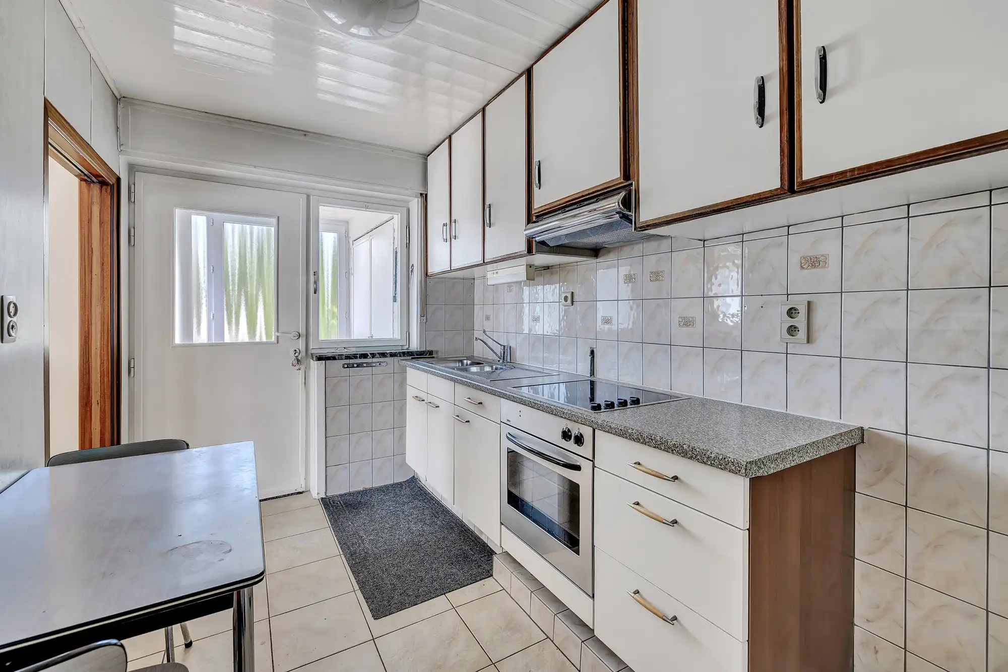 Solide, te renoveren bel-étage op goede ligging foto 13