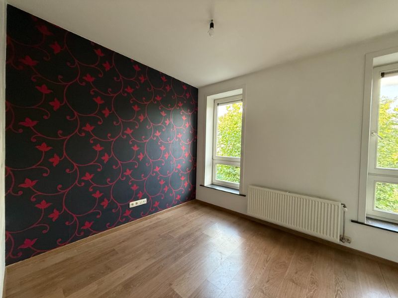 Rustig gelegen woning met mooie tuin en carport foto 9