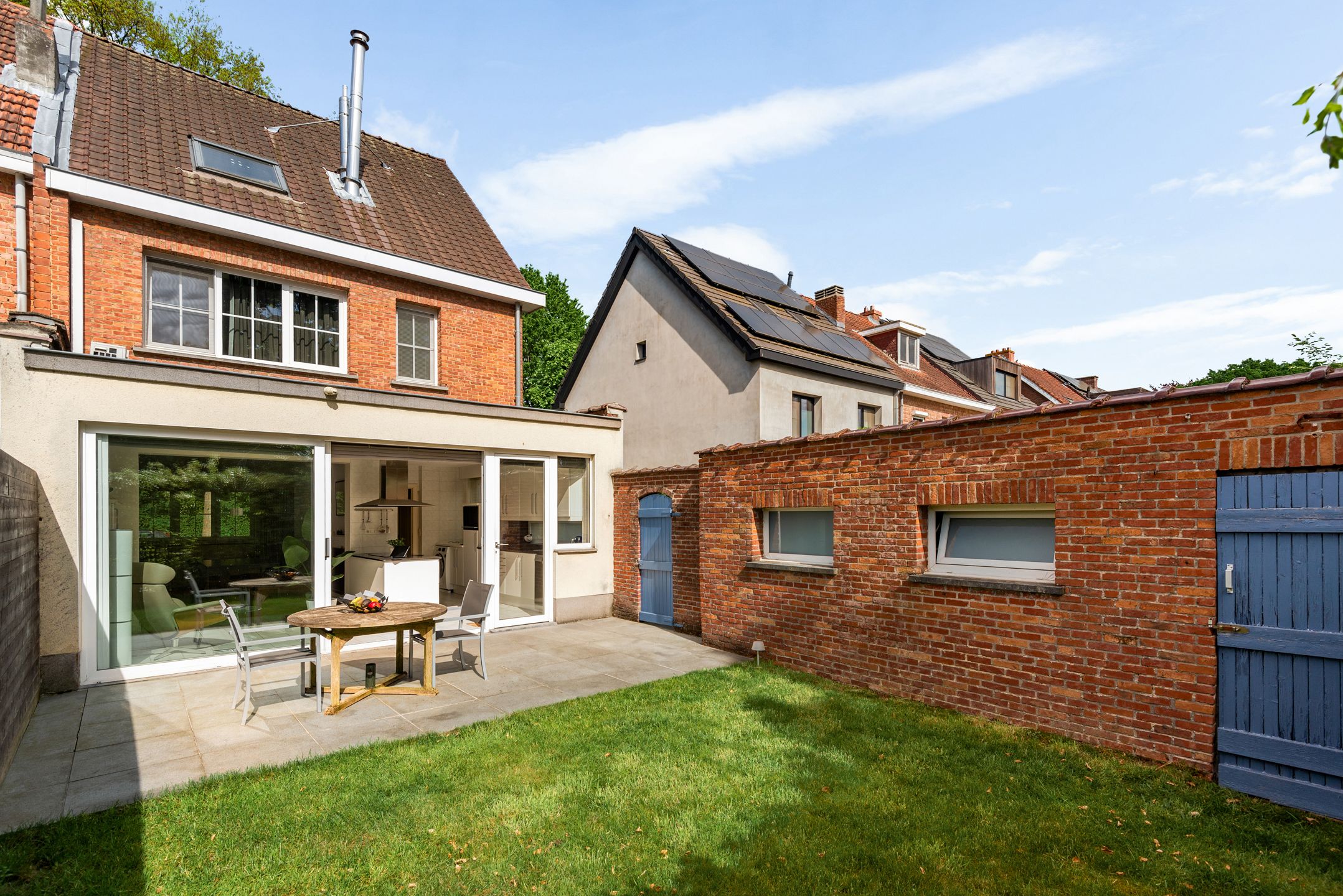 Instapklare halfopen woning op toplocatie foto 2