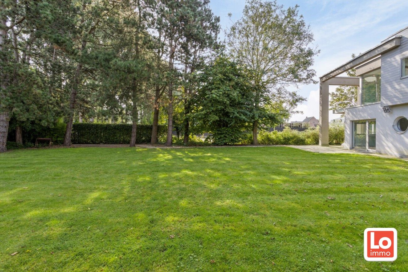 Schitterend gelegen moderne villa met praktijkruimte op een TOP ligging in de rust van de ‘Kasteeldreef’ en toch pal in centrum van Lochristi. foto 46