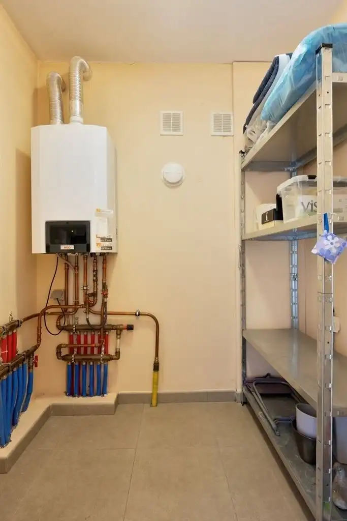 Charmant  2-slaapkamer appartement met 2 terrasjes en afgesloten garagebox, gelegen nabij het centrum van Maaseik.  foto 11