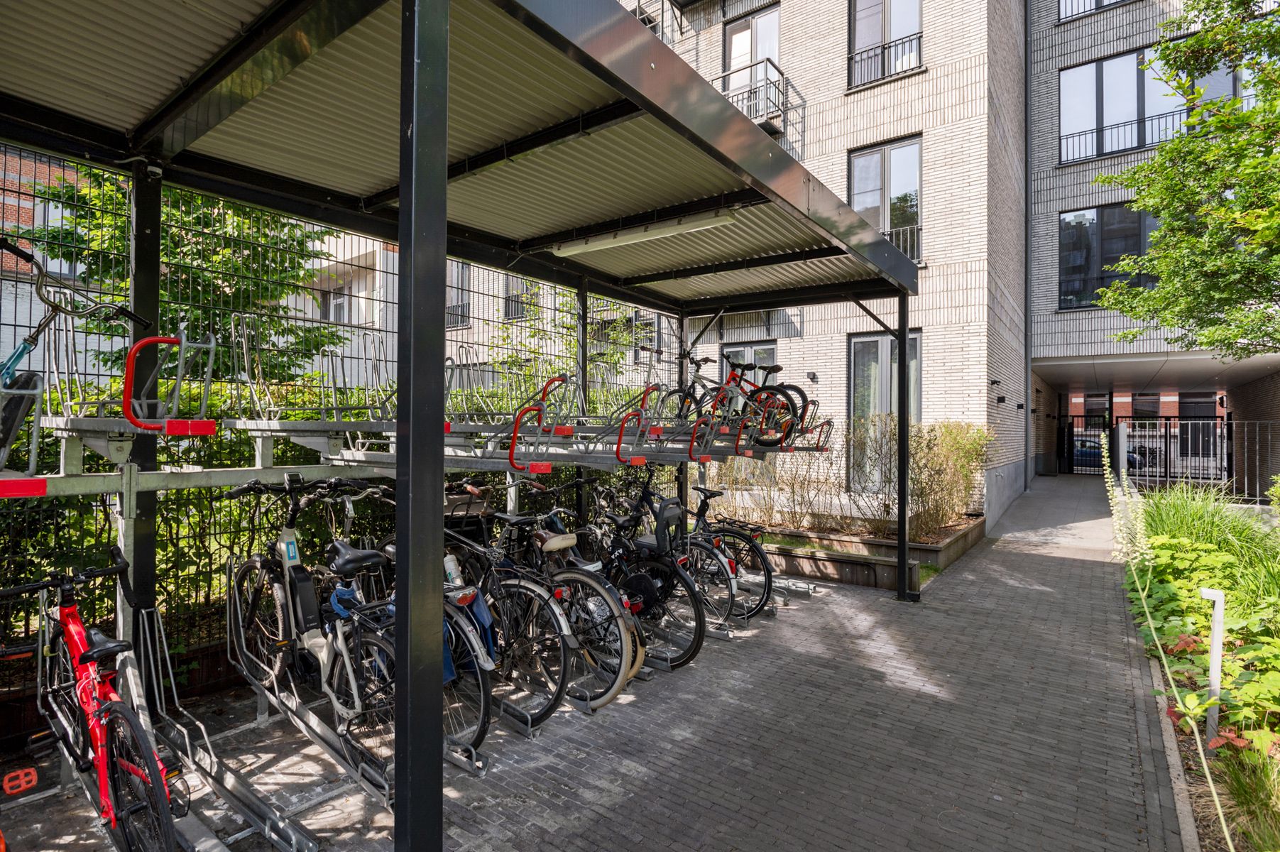 Energiezuinig gelijkvloers appartement met terras en tuin foto 21
