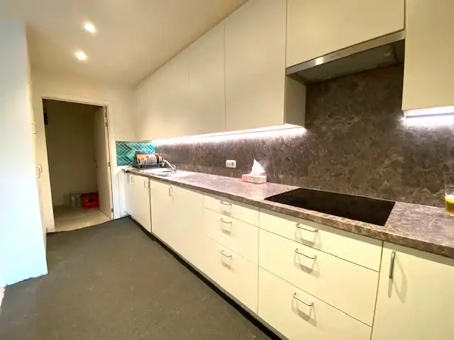 Recent ideaal gelegen volledig gerenoveerd appartement HARTJE Geel 2 slpk, met autostaanplaats foto 6