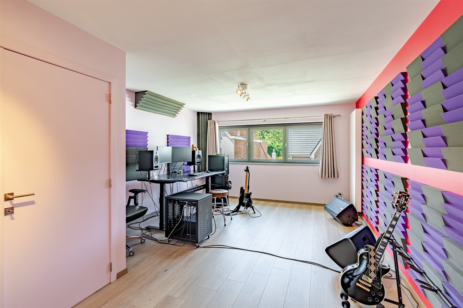 Topper!! Ruime lichtrijke woning, instapklaar! foto 16