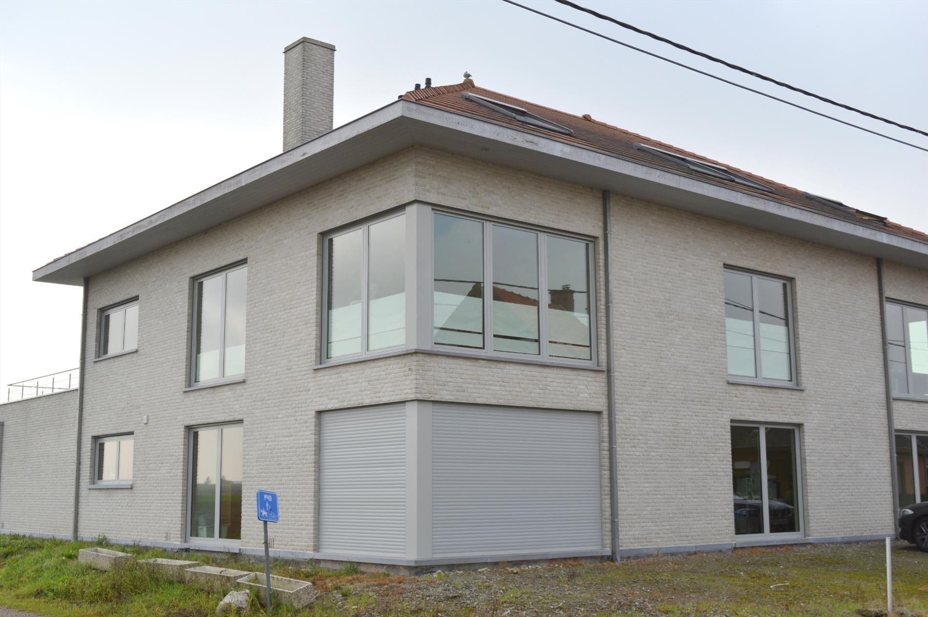 Ruim en recent appartement op rustige ligging foto 14