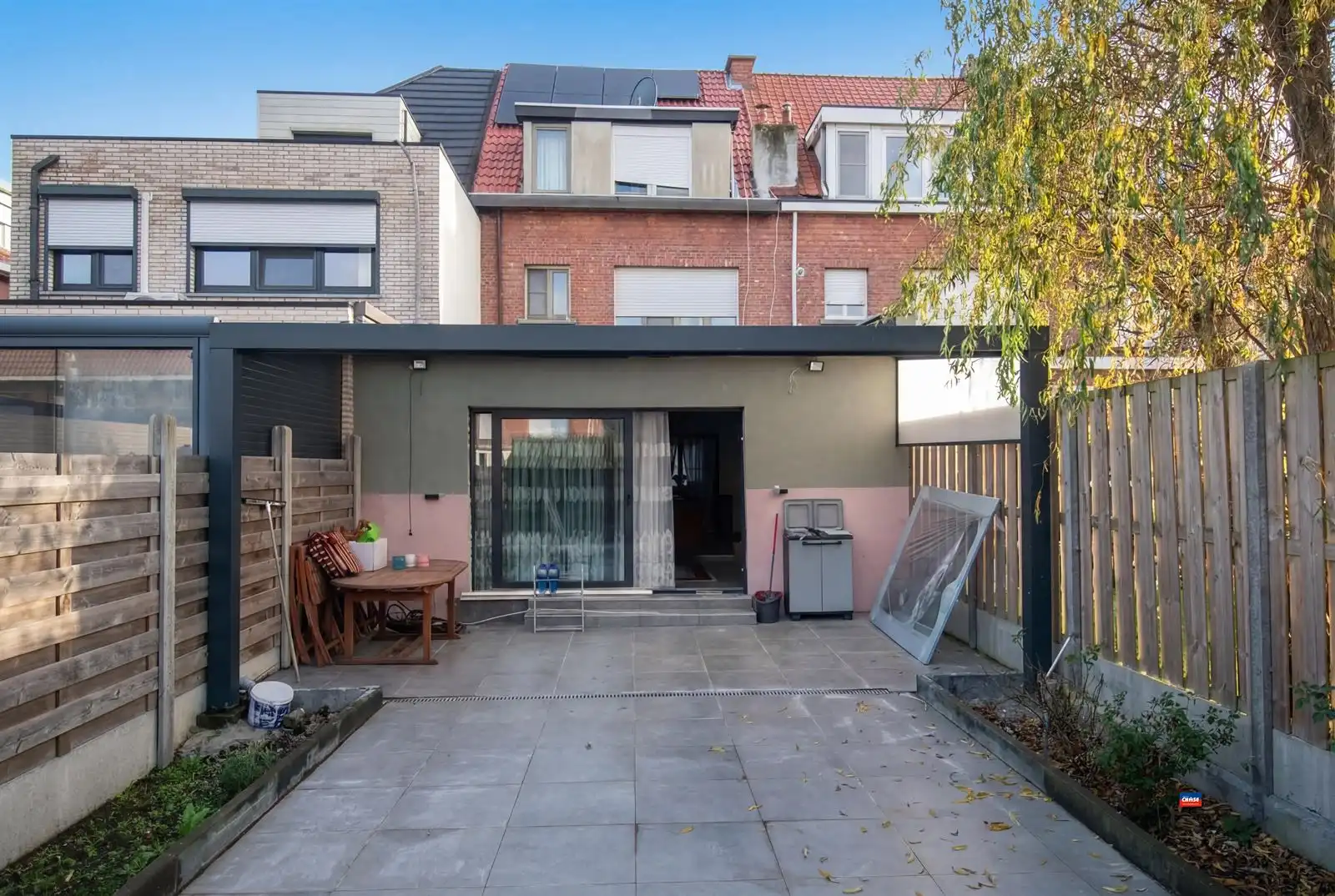 Ruime gezinswoning met vier slaapkamers en tuin foto 3
