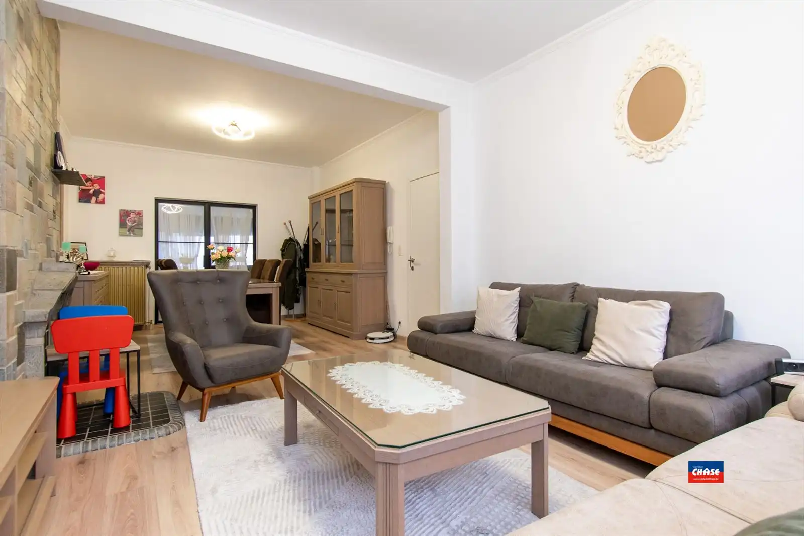 Ruime gezinswoning met vier slaapkamers en tuin foto 3