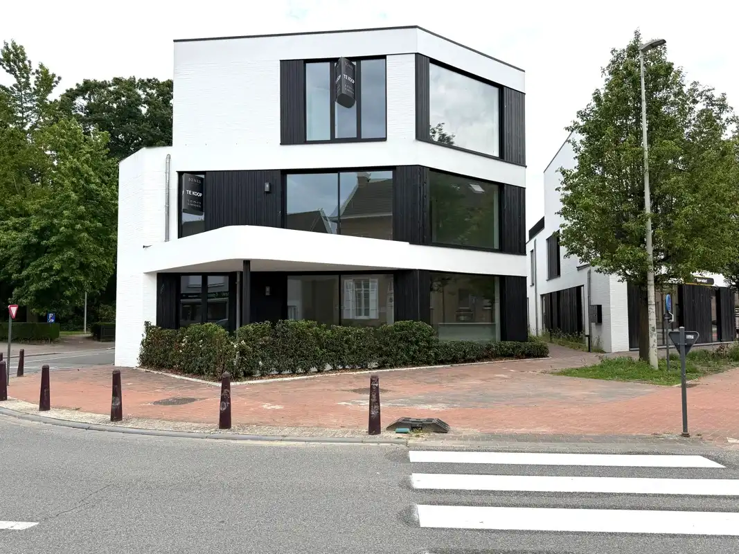 Instapklaar 1 slaapkamer nieuwbouwappartement met ondergrondse parking en berging. foto {{pictureIndex}}