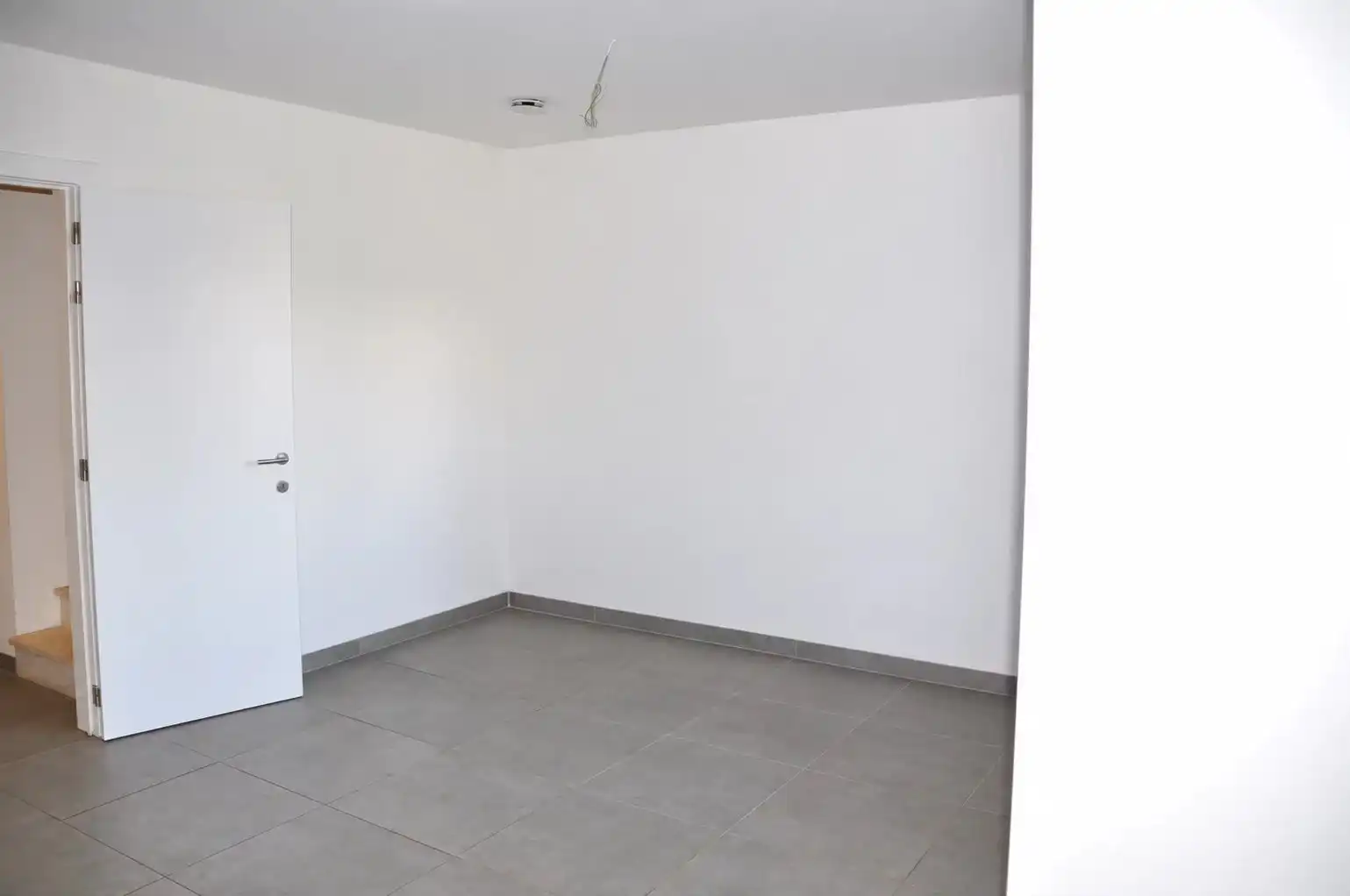 VERRASSEND RUIMEWONING MET 3 SLPK'S  MET ZONNEPANELEN OP CENTRALE LIGGING IN LUMMEN foto 8