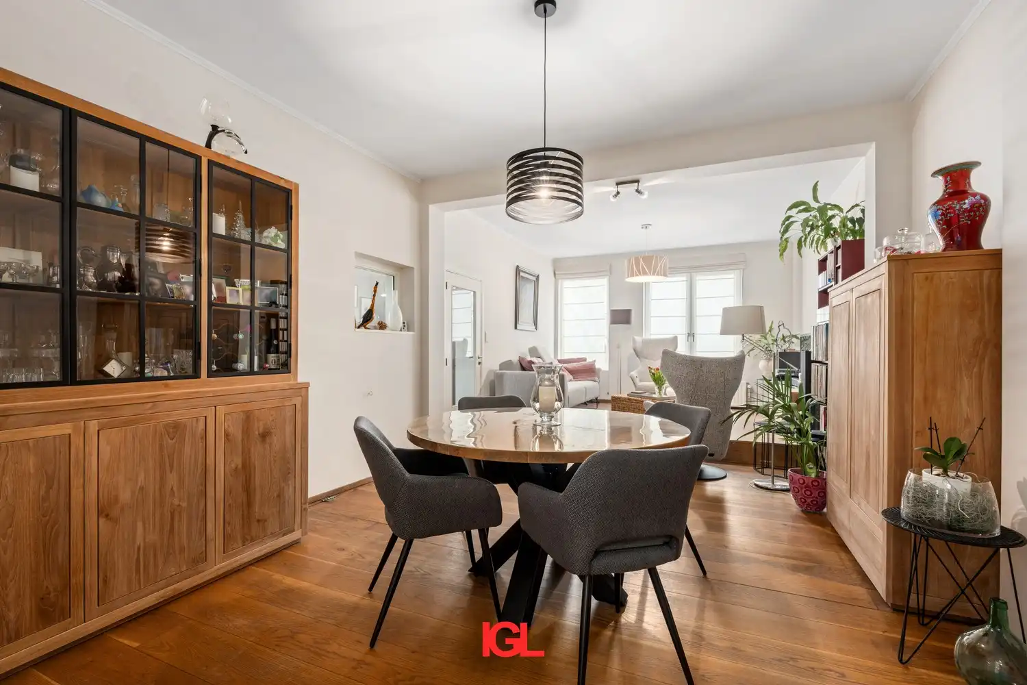 Charmante en instapklare 3‑gevelwoning met grote tuin in Beersel foto 7