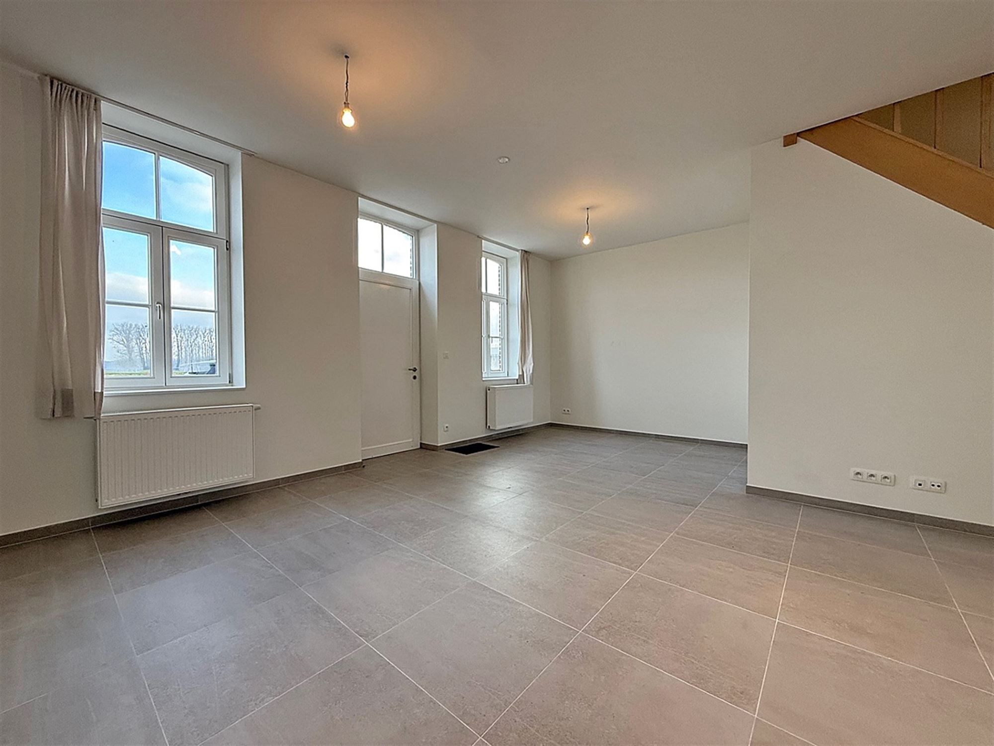 Instapklare charmante DORPSWONING met 3 slpks, 2 badks en tuin foto 5