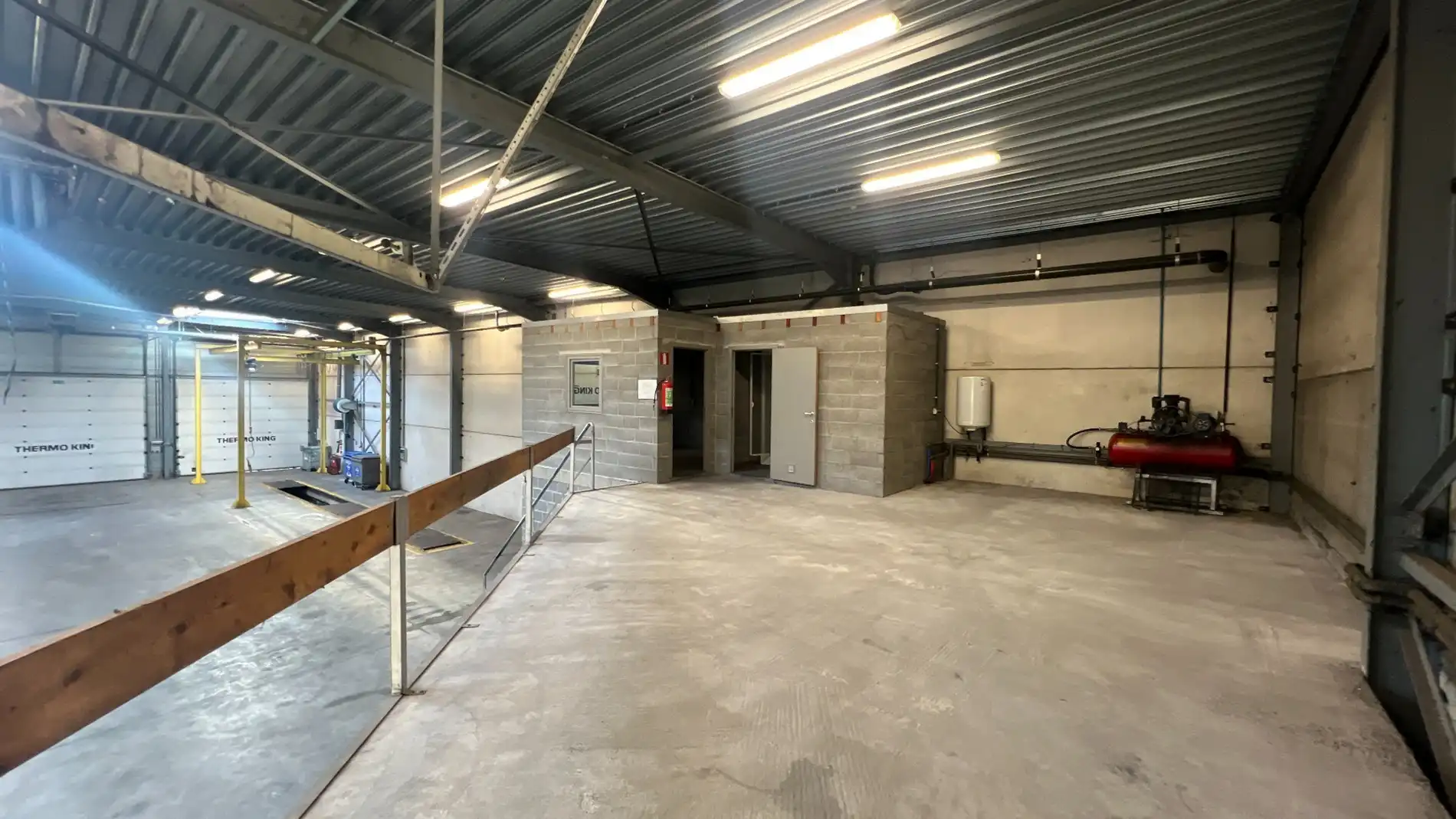 Magazijn te huur vlakbij R4 in Evergem foto 9