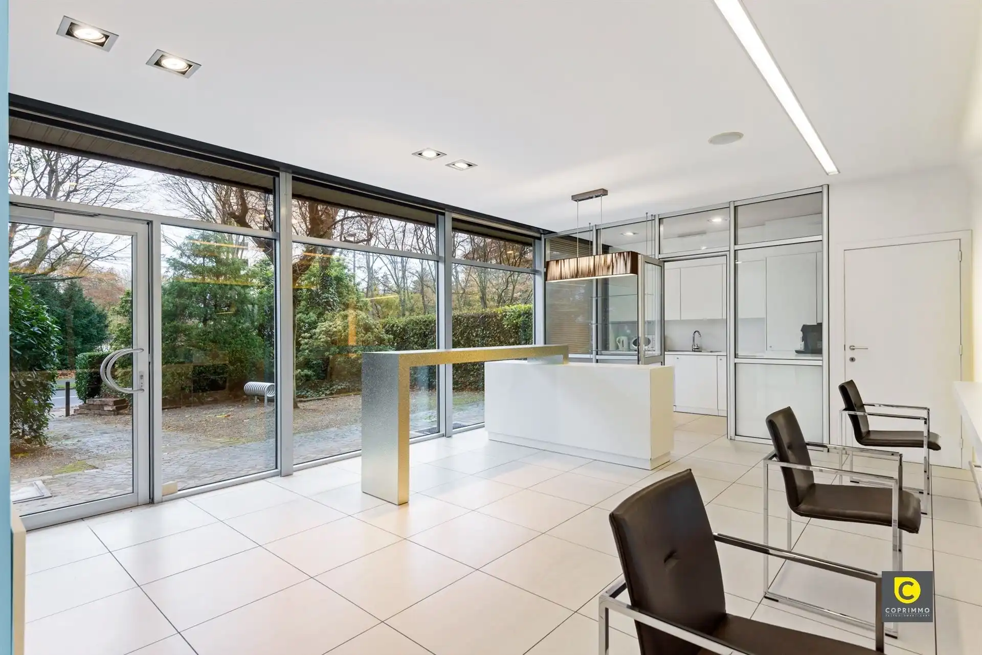 Handelsruimte op centrale locatie foto 7