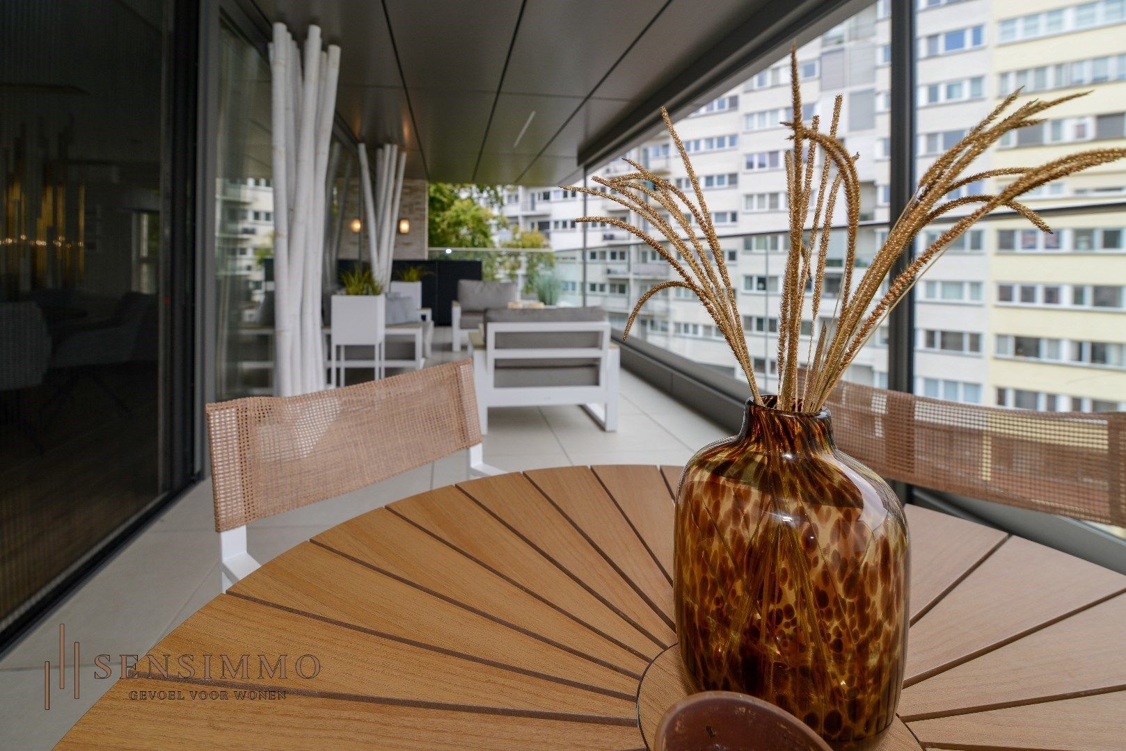 Ultra luxe 3 slaapkamerappartement met terras en parking in Genk centrum foto 19