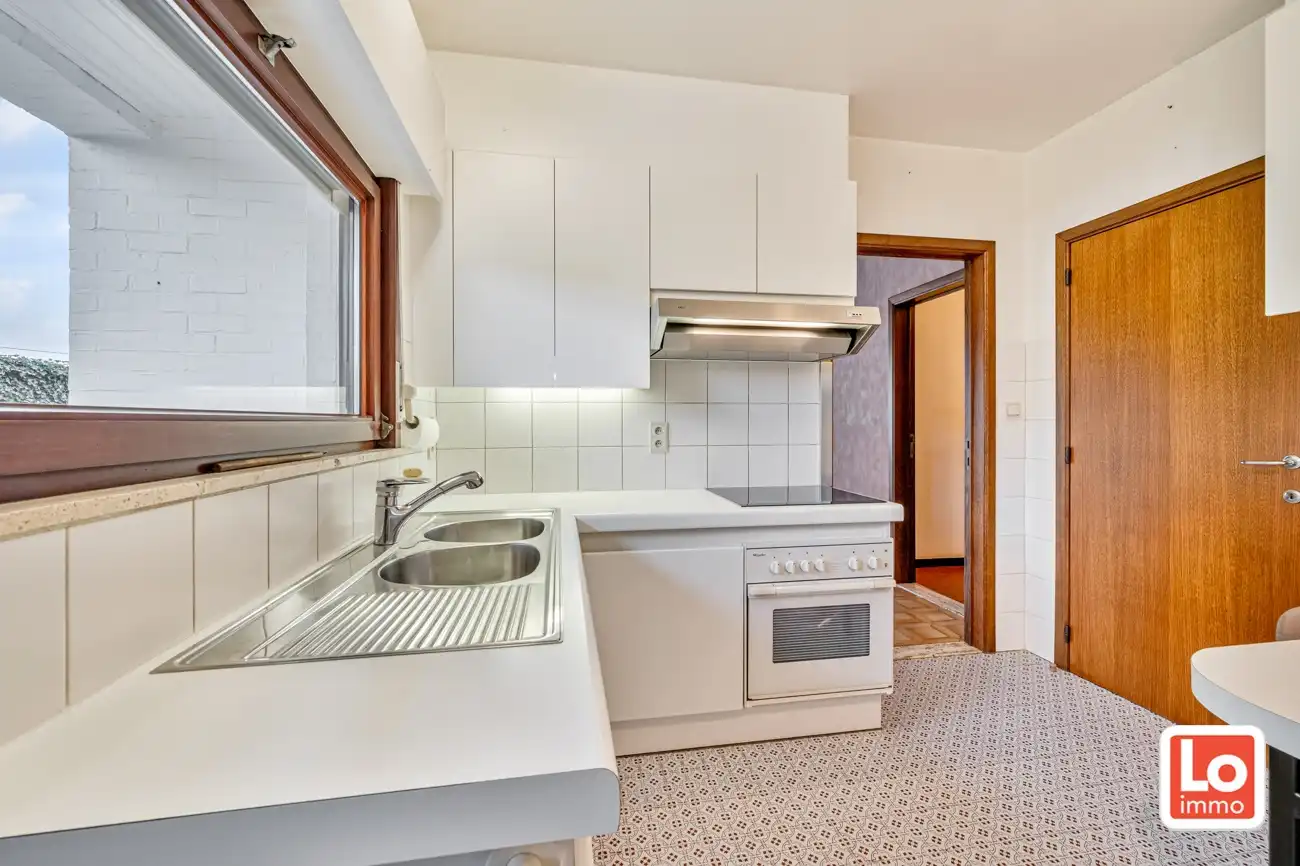 VERKOCHT! Goed onderhouden op te frissen gelijkvloerse woning met inpandige garage in een rustige straat nabij het centrum van Zelzate! foto 7